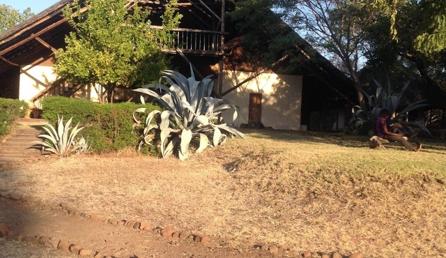 Livingstone Guest Farm - Hostel