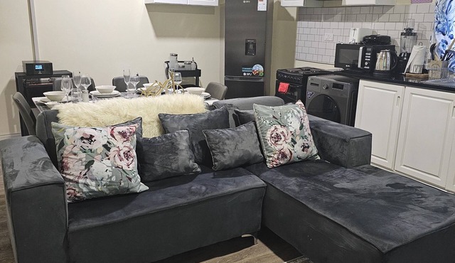 Lovely 2 bedroomed apartment located in the heart of Lusaka. Home away from home