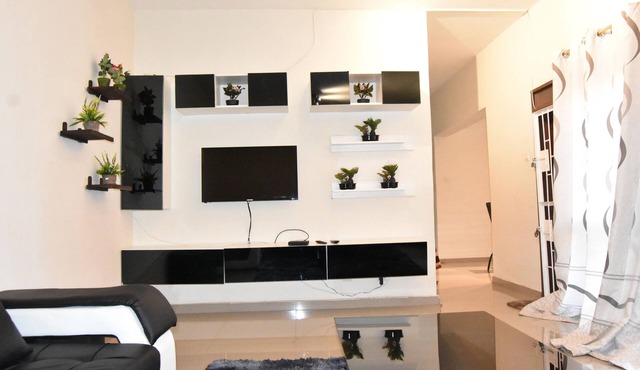 Lovely and spacious 3 bedroomed apartment fully furnished with fast Wi-Fi.