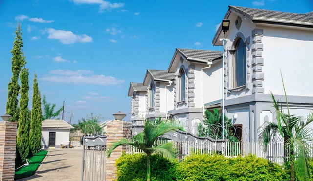 Lusaka Luxe - Your Private Oasis Awaits in the Heart of Zambia