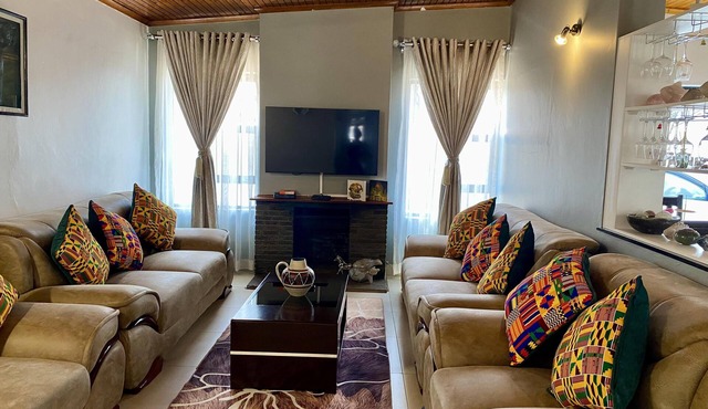 Luxurious 6 bed + 6 baths in Sunridge - 2299