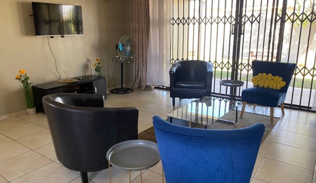 Luxurious open plan house with borehole and solar - 2046