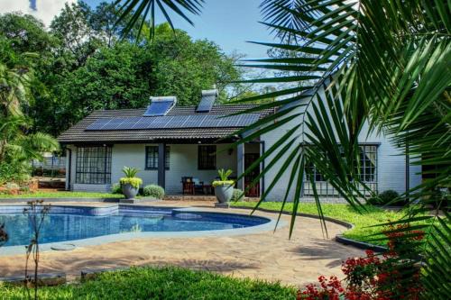 Luxurious Private Villa with Pool Near Sam Levys Village