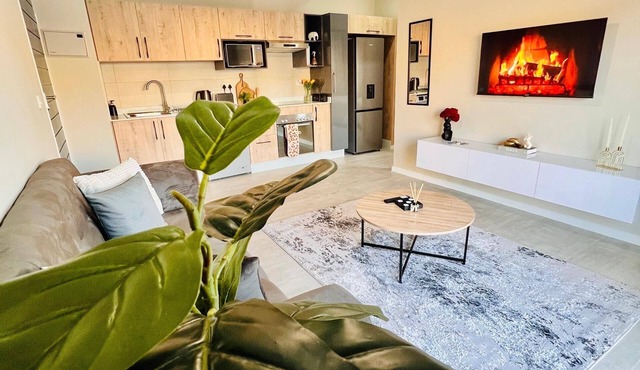 Luxury 1bedroom self-catering apartment boasting views of the majestic KgaleHill