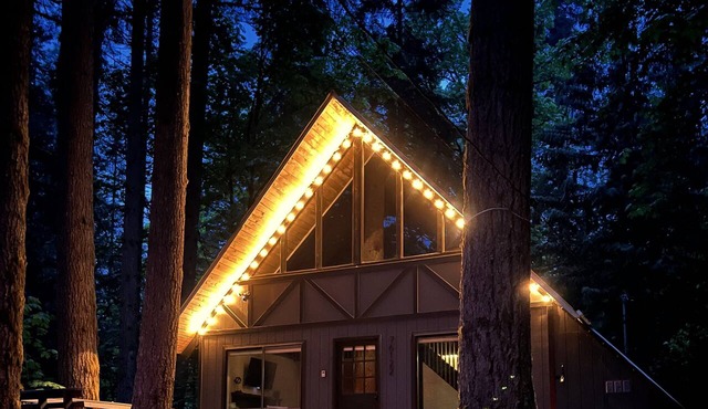 Luxury A-Frame w/New Hot Tub! 15 Mins to Stevens Pass - Misty Mt. Haus