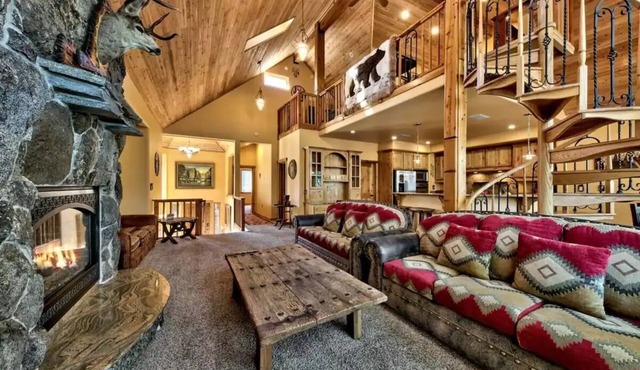 Luxury House, Hot Tub, Pet Friendly, Pool Table, EV Charger