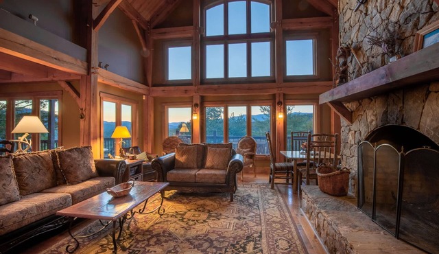 Luxury Lakeview Cabin With Hot Tub and Game Room