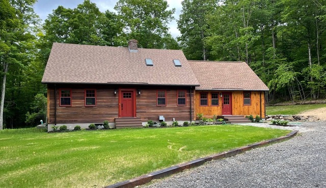 Luxury Newly Renovated 3 Bedroom Home Close to Brattleboro and Mount Snow