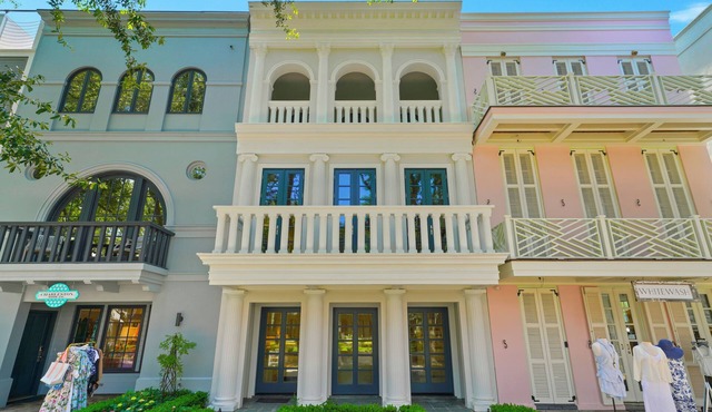 Luxury Townhome w/Rooftop Deck & Gulf Views in Seaside, 3 Kings w/Baths!