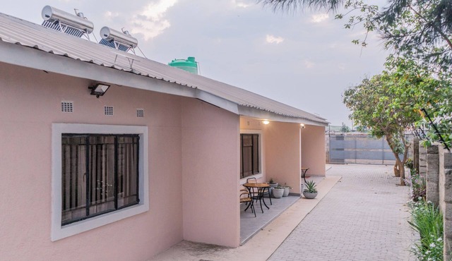 Modern 2-BR Serviced Apartment in Lusaka - Near Airport, Garden & Wi-Fi