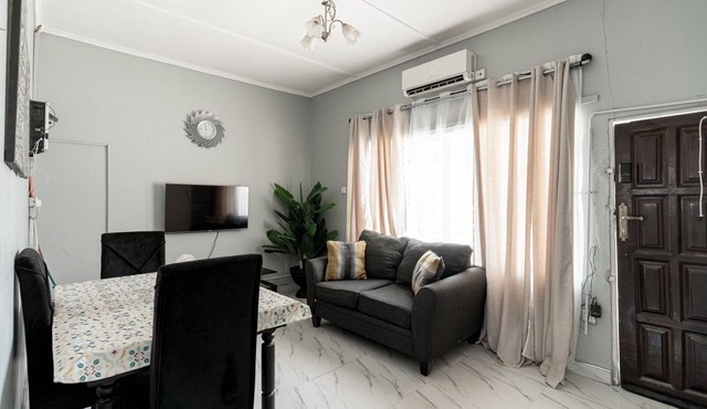 Modern Apt near Best Malls Restaurants &Stores