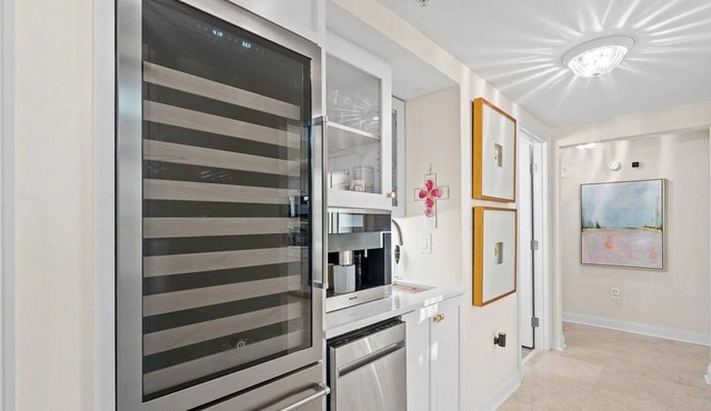 Modern Beachfront Condo With Stunning Views