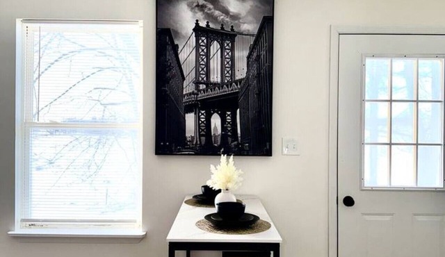 Modern Private 2-Bedroom Escape w/Full Kitchen