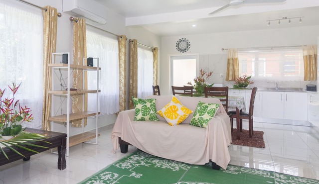 Moeroa Villa - In the heart of Town.