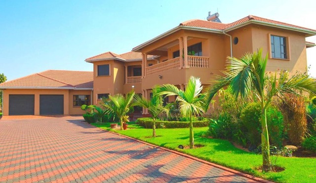 Mount Pleasant - Luxurious 4-Bed Villa