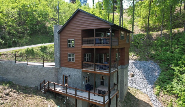 Mountain Views, Hot tub, Game room, Spacious cabin