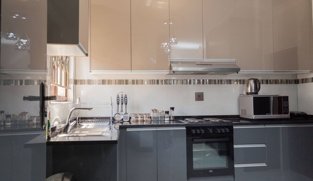Netflix/WI-FI, 3 bedroom and free parking