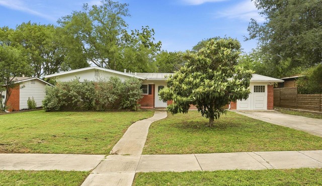NEW! Cozy Family Retreat w/Fire Pit Near Airport