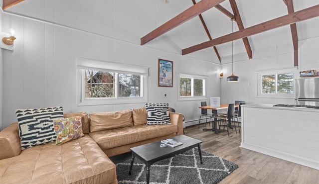 New Stowe remodel, perfect location,many amenities