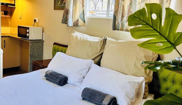 Newly Renovated Studio on 2 Acres: Modern, Rustic & Peaceful Getaway in Harare!