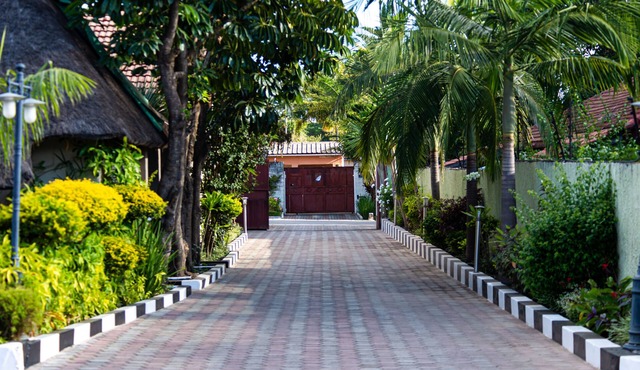 Nomad's Court Lodge