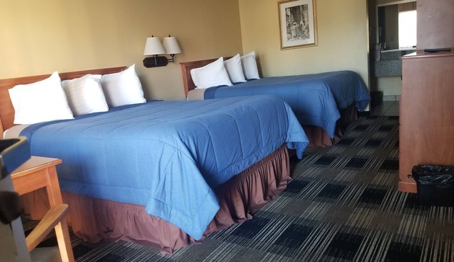 OAKRIDGE INN & SUITES