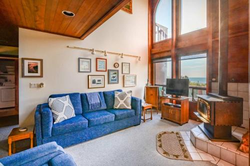 Ocean view home with Fireplace Hot Tub Deck