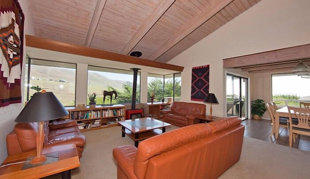 Osprey Retreat - Beautiful views of the coastal hills, & Pt. Reyes, private.