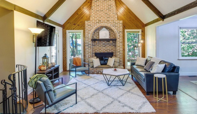 Overland Park Home w/Fenced-in Yard & Gas Grill!