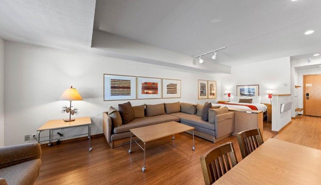 Palisades Tahoe Lodge Rentals Studio #229