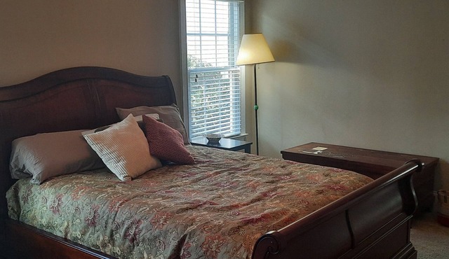 Peaceful 2-bedroom house within gated community in Greensboro, Georgia