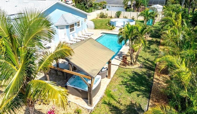 Pickleball| Pool| Hot tub| Game room| Firepit|
