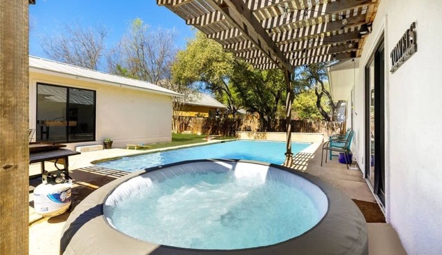 Pool + Hot Tub + Game Room Retreat Near 1604