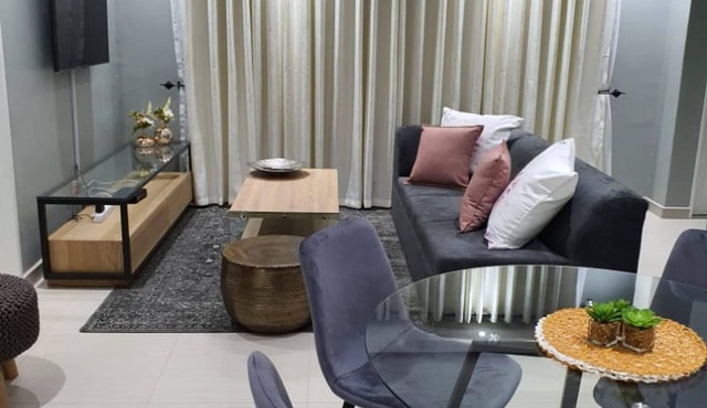 Posh 3 Bed Guesthouse in Hillside With Pool - 2039