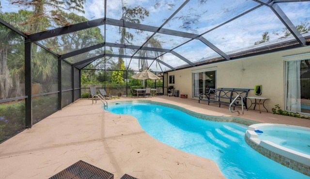Private Coastal Retreat/Heated Pool Family-Friendly 7 min to Siesta Key Beach