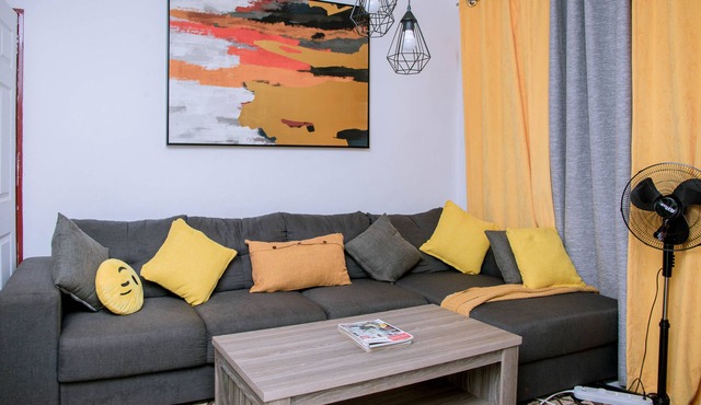 Private Gletwyn Guesthouse w/In-Stay Cleaning Services. Family/Child friendly.