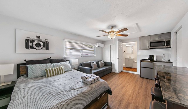 Private guest apartment near Siesta Key beach.