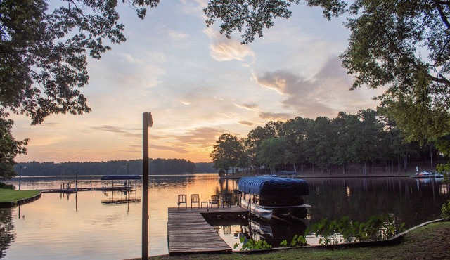 Private Lakefront Oconee Cottage! Great View & Location! Peaceful retreat.