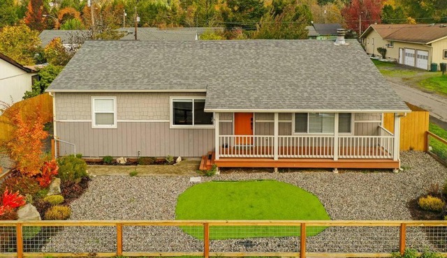 Quiet & relaxing retreat- large home with sauna