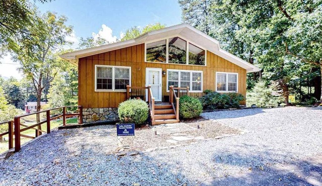Renovated mtn-view home with grill, outdoor pool, golf, gym, fireplace, tennis