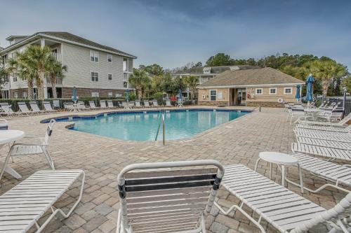 Resort Condo w/Pool Access Near Barefoot Landing!