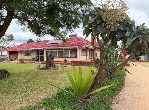 Room 5 mins from RG Mugabe Airport