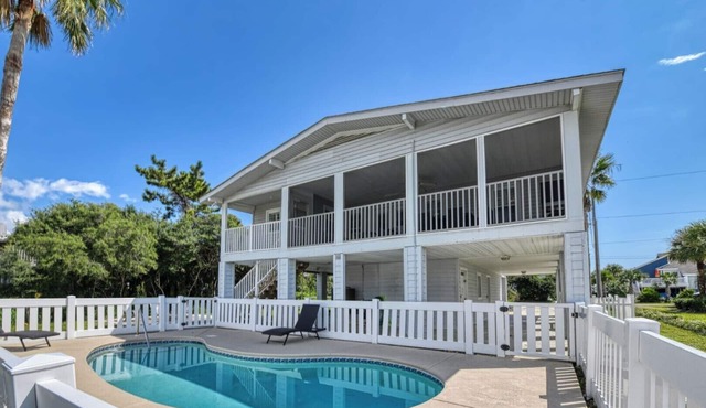 Rucker Cottage - Crabbing & fishing off floating dock, private pool