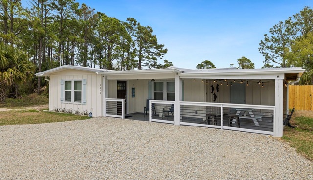 Sea Breeze Beach House 3bd 2ba- 5min walk to beach, quite neighborhood, pets