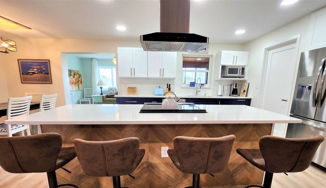 Seabreeze Beach House - 4br, 2ba, Sleeps 10 Guests