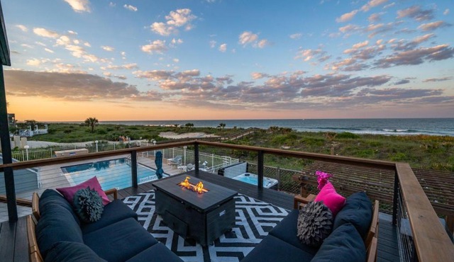 Seaside Rose Luxury Direct Ocean Front, Heated Pool, Hot Tub, Downtown, Game Room, Sleeps 28, Pets