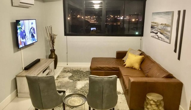 Secure, Modern & Comfy, Lux Suite @77 Independence