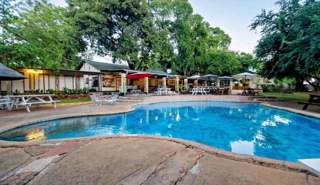 Shoestrings Backpackers Lodge Vic Falls
