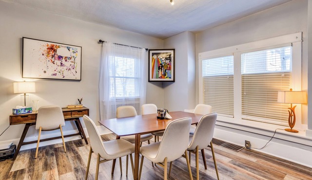 Short Walk to Wesley Hospital | 3 Beds W/W&D!