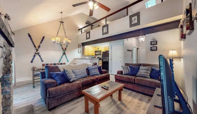 Ski-In Townhouse with Loft, Deck & Gas Grill
